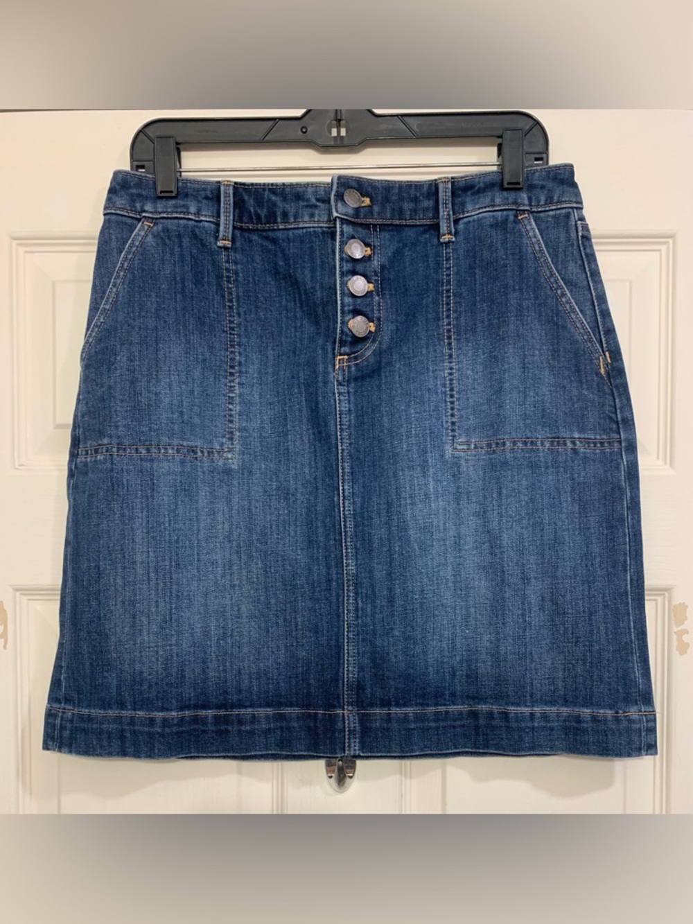 Talbots Women’s Size 6 Knee Length Demin Skirt.             3317